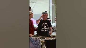 Thumbnail of #Olly e la sua #BalordaNostalgia fanno cantare #Sanremo direttamente dal quarto piano