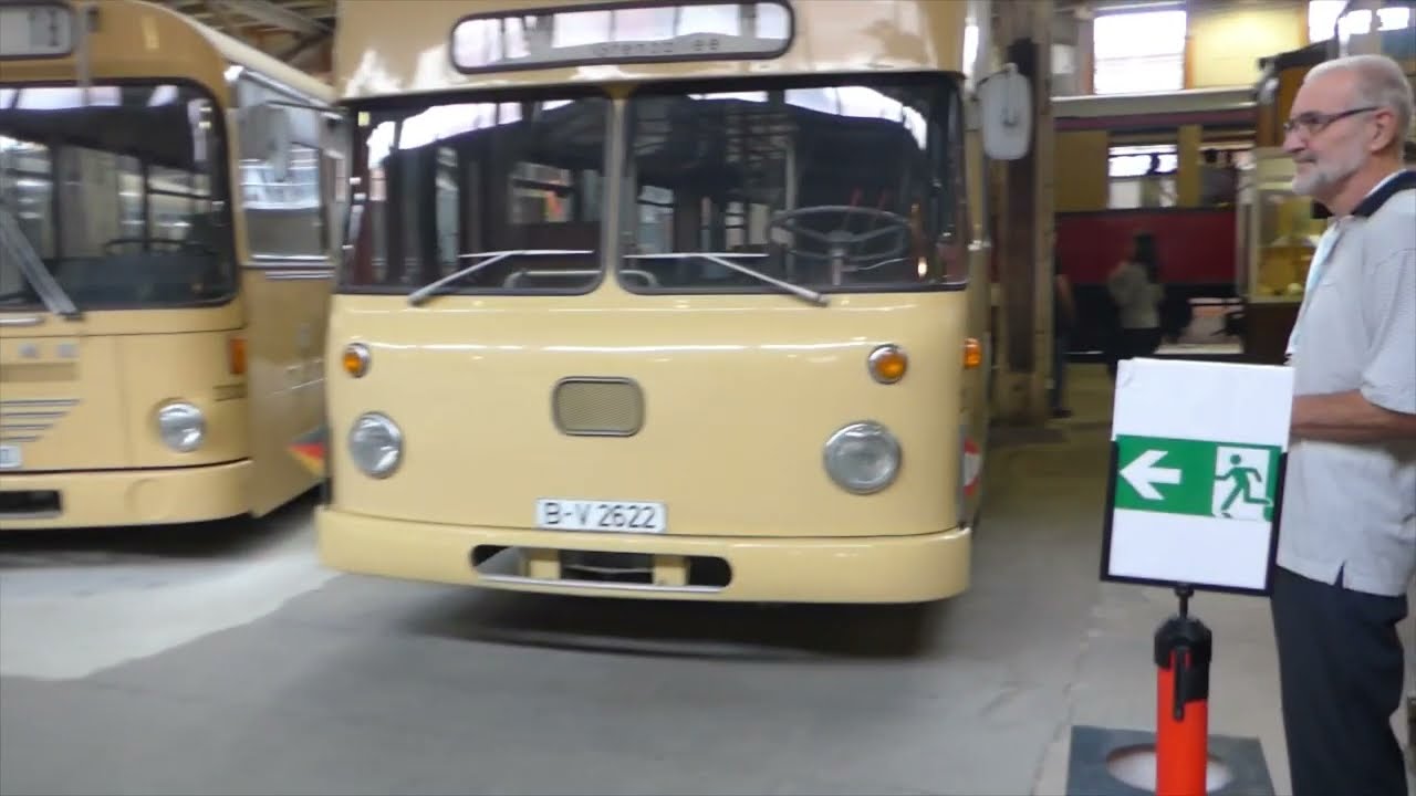 Im Ehemaligen Oldtimer Museum Berlin Historische -  BVG Busse