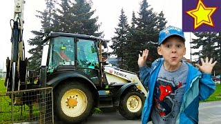 Про тракторы. Белый трактор в работе. Видео для детей Kids video tractors