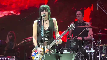 Joan Jett & The Blackhearts: I Hate Myself For Loving You