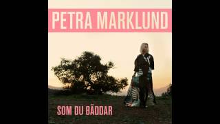 Video thumbnail of "Petra Marklund - Som du bäddar"