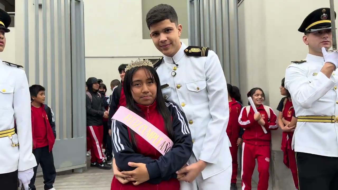 Chambelán sorprende a Yamileth en su colegio san juan macias - San Luis