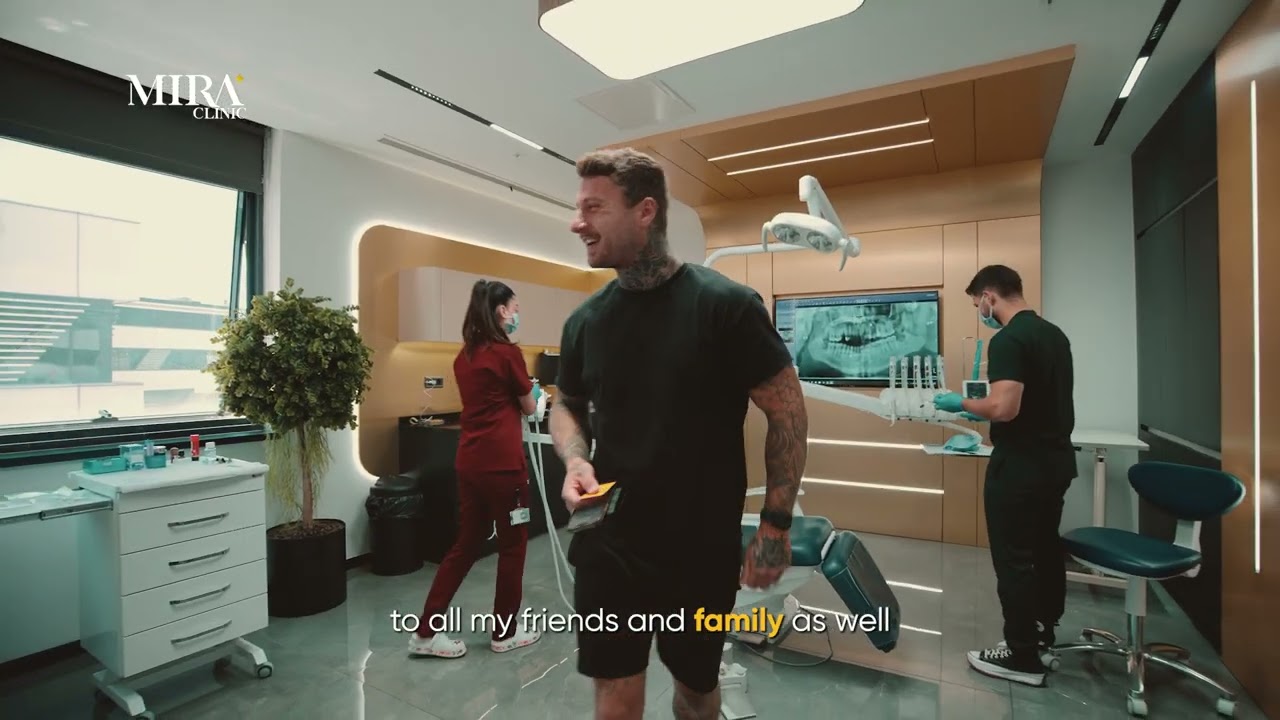 Стоматологические проблемы привели его за границу: опыт Джона Ричеса с Hollywood smile в Стамбуле