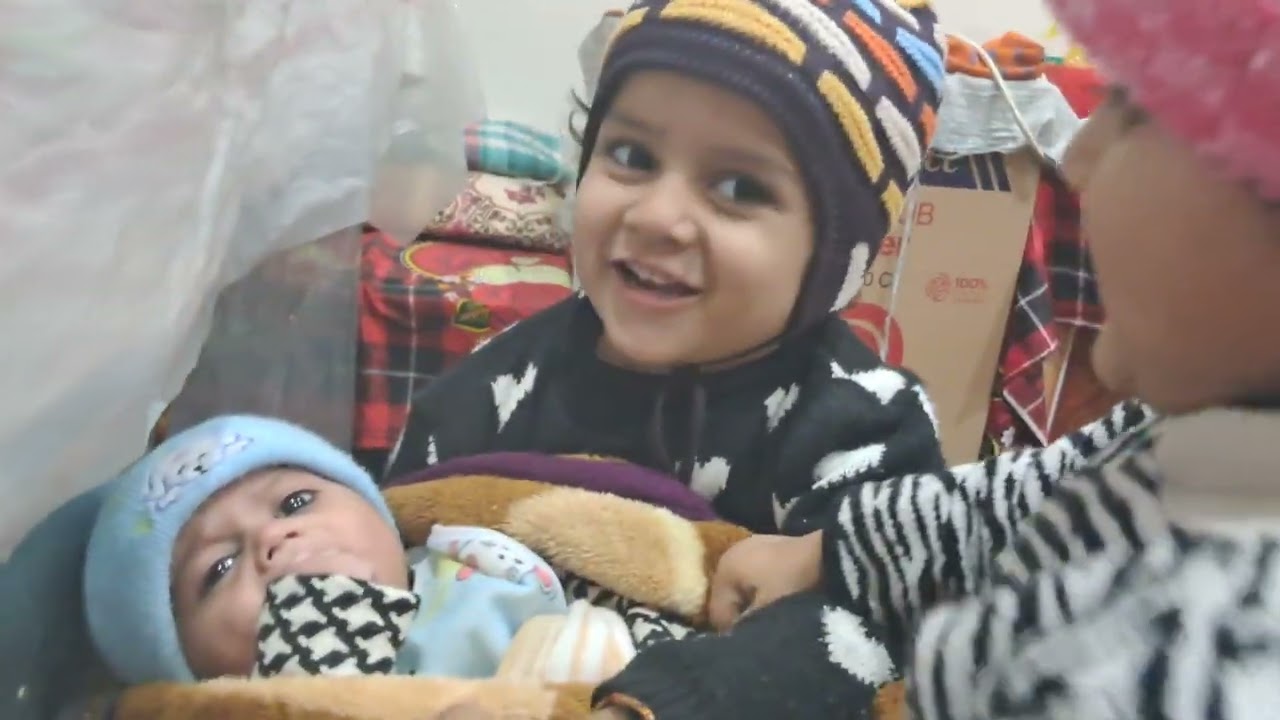 Baby ko maar rahi hai zuneesha or 