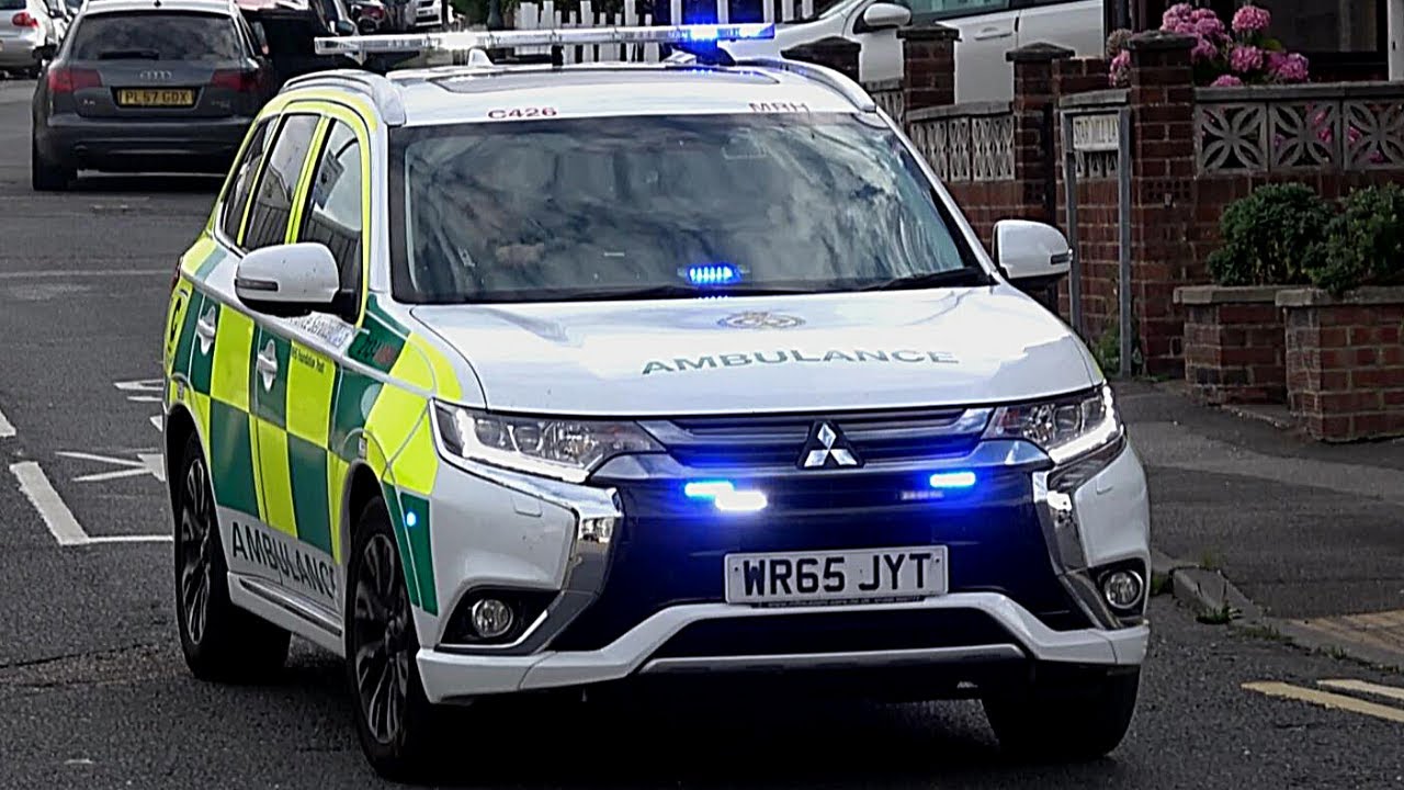 SECAmb Rapid Response Vehicle Responding To An Emergency With Lights & Sirens - Mitsubishi Outlander