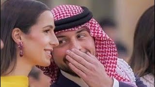 انسجام وحب وغزل بين ولي العهد الأمير حسين وخطيبته السعودية رجوة آل سيف في زفاف الأميرة إيمان