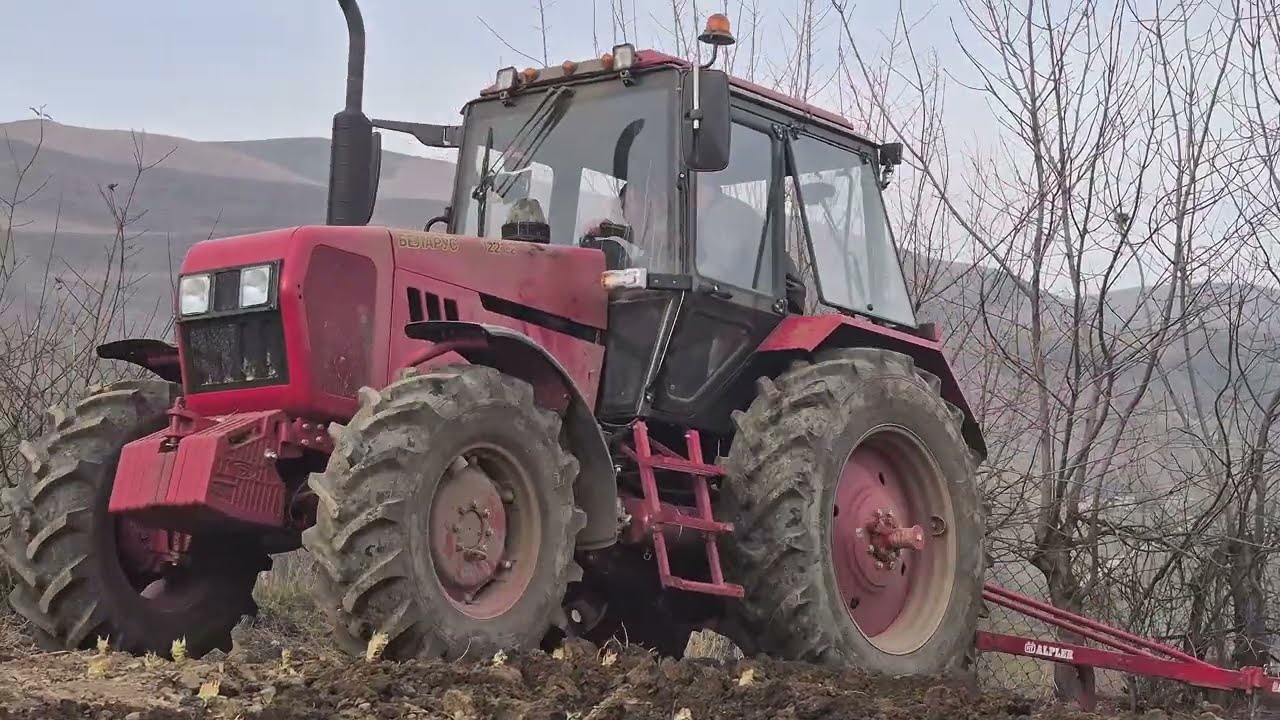 Belarus 1221 Plowing Power – The Moment the Earth Trembles.