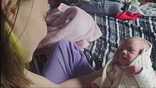 Molalla girl helps deliver baby brother