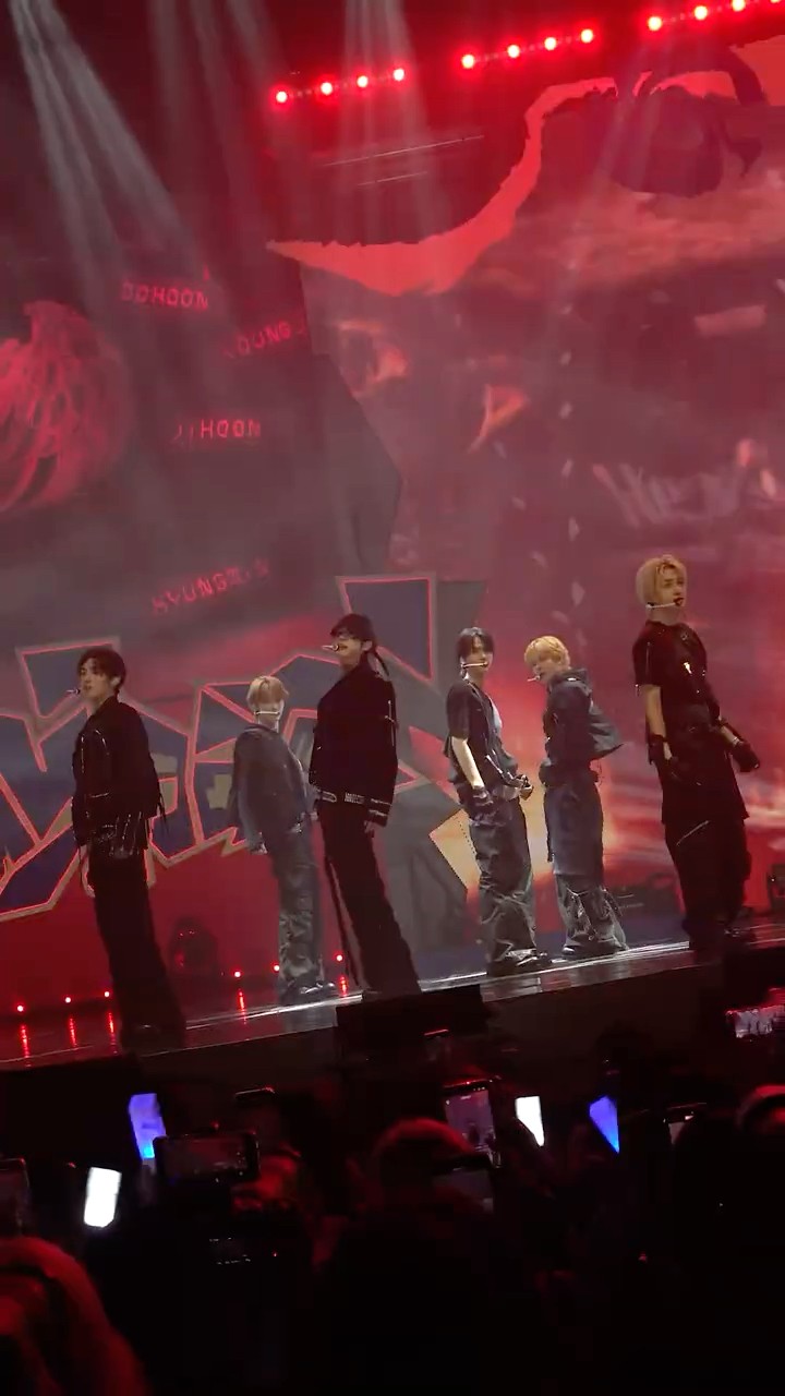 TWS ヨンジェ COMEBACK LIVE Try/boY Ver TWS Comeback Showcase 'play hard' Behind the Scenes - YouTube