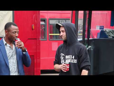 Video: Bussar Med Dubbeldäckare I London Omvandlades Till Hemlösa Skyddsrum