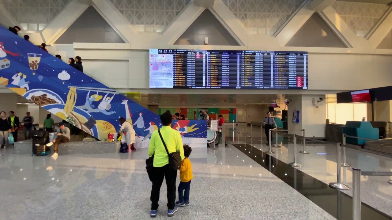 桃園機場捷運 A13機場第二航廈站至機場第二航廈出境大廳再至5樓觀景台 路程景