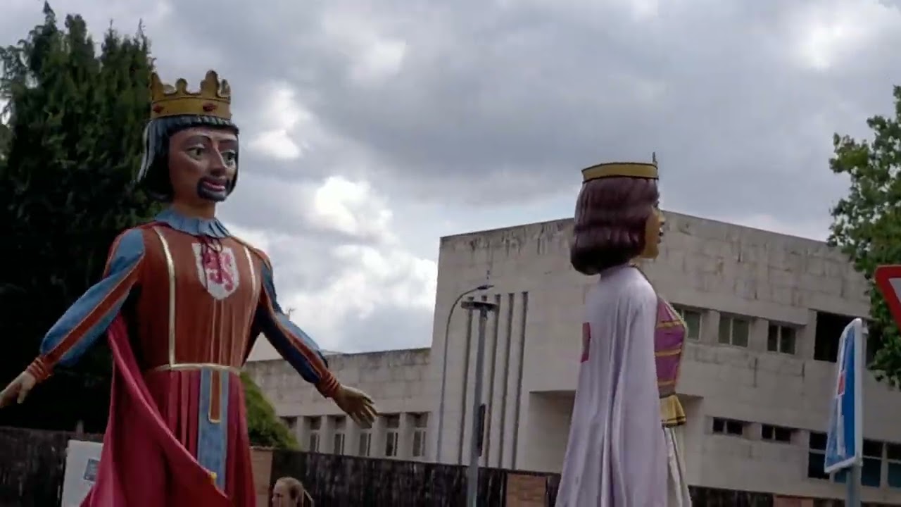 Gigantes y cabezudos Alcalá de Henares 2023 fiestas del distrito III CAP 9