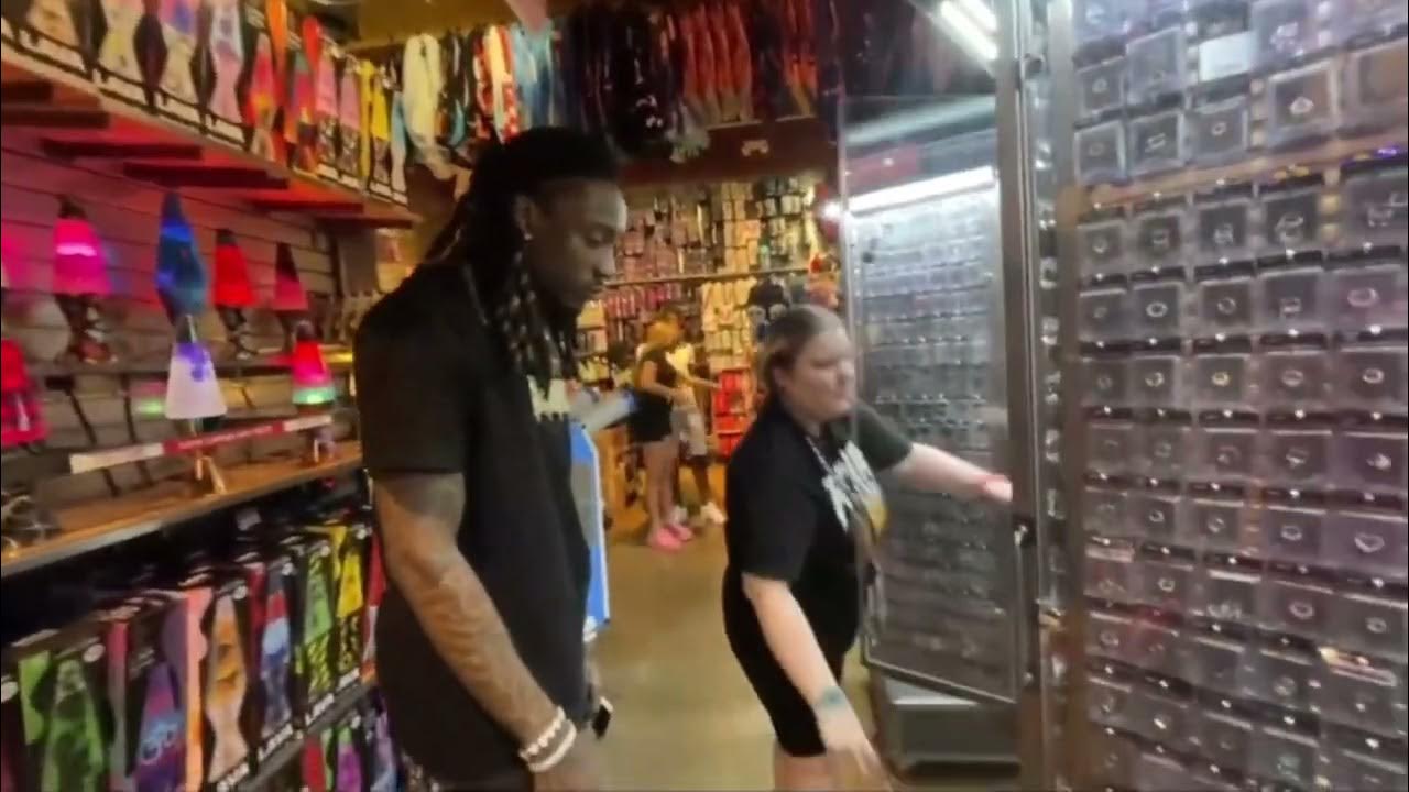 Izi Prime takes over HTX irl stream - YouTube