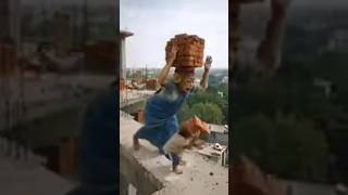 monkey ki mummy chhat Se gir gai 😱#funny #comedy #cute #cutebaby