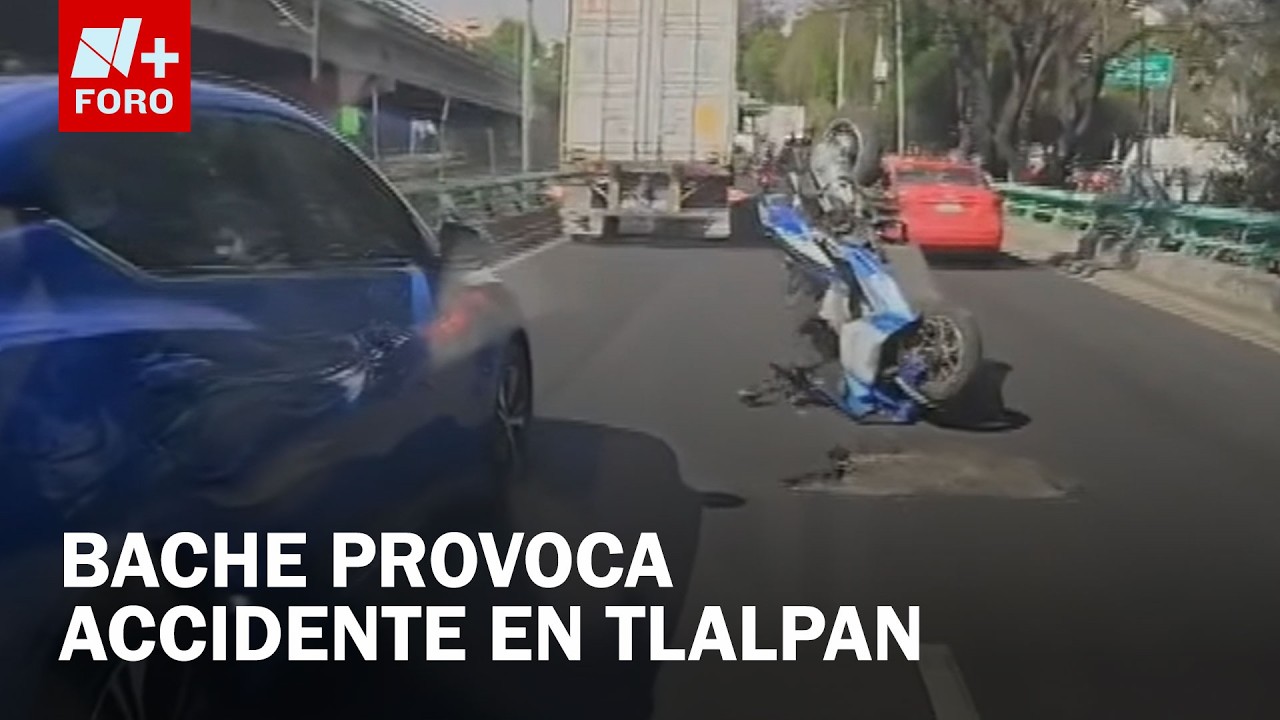 Motociclista cae en bache y daña varios vehículos en Coyoacán, CDMX