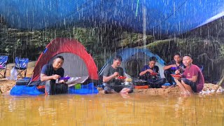 flooded with heavy rain, camping was busy catching fish