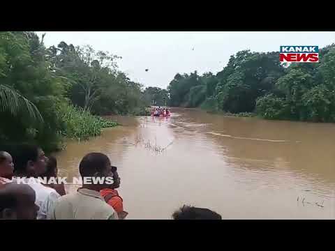CM’s Boat Gets Stuck in Floodwater! Shocking Flood Inspection Moment