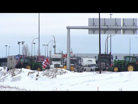 Convoy protesters block Manitoba border, disrupting another border crossing