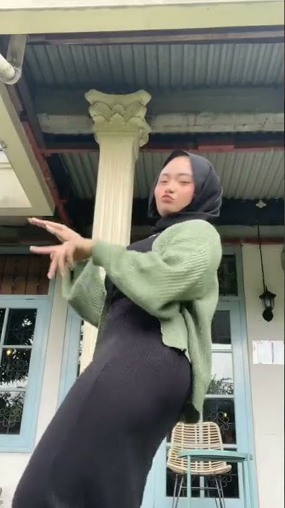 jilbab hitam cantik