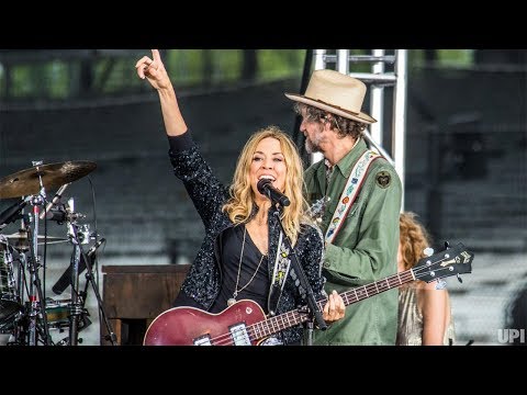 Sheryl Crow Live on Today Show @ IMS ("Redemption Day"; "If It Makes You Happy"; "Soak Up The Sun")