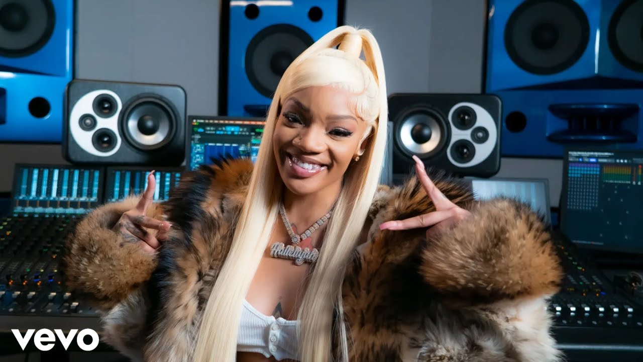 Glorilla ft. Moneybagg Yo - Money Flow [Music Video] - YouTube