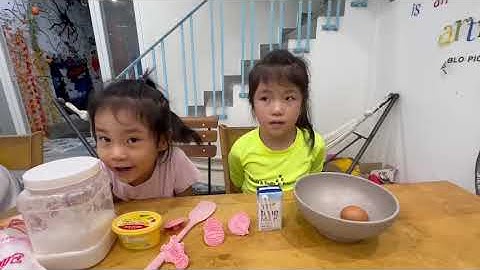 Tiếng Anh Giao Tiếp Phan Thiết: Lily and Leah practice talking about Kitchen Tools and Ingredients