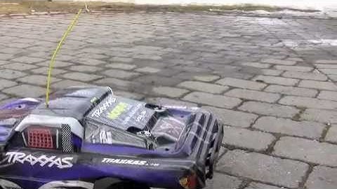 Traxxas Slash VXL drift, jump, burnout and crash!