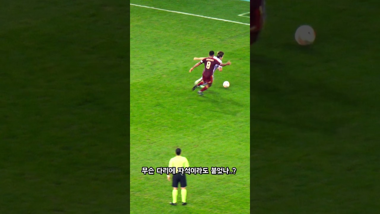 발에 자석이라도 붙음..? 볼이 안떨어지는 이강인