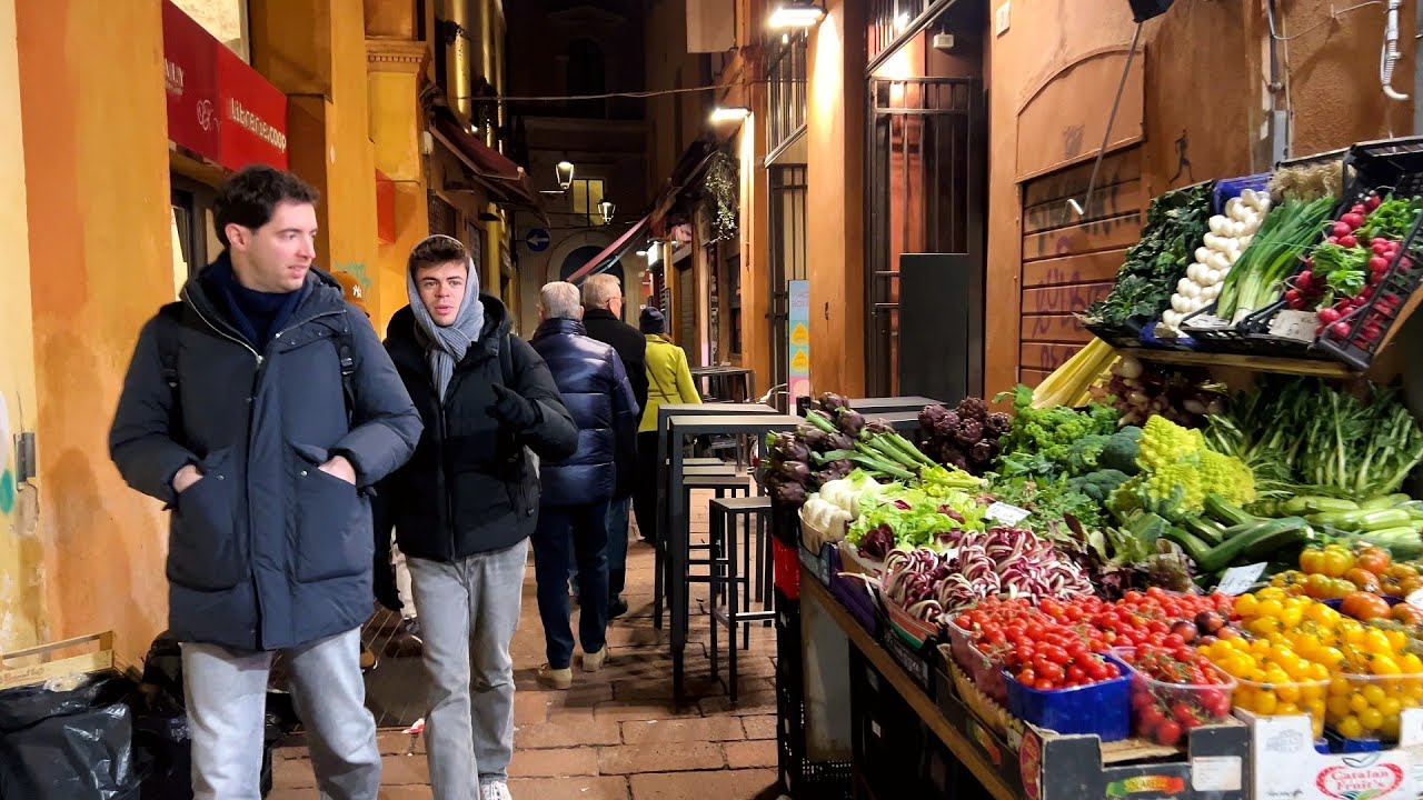 Evening walk in Bologna, Italy. Street food, hidden alleys and real Italian life!