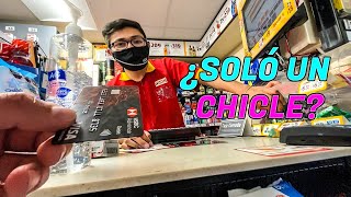 Comprando Un Chicle Y Pagando Con Tarjeta De Crédito