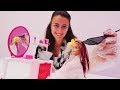 Eğlenceli oyunlar.#Barbie Sevcan'nın kuaföründe saçını BOYATIYOR!Yeni stil! #barbiekuklaları Видео Eğlenceli oyunlar.#Barbie Sevcan'nın kuaföründe saçını BOYATIYOR!Yeni stil! #barbiekuklaları Видео