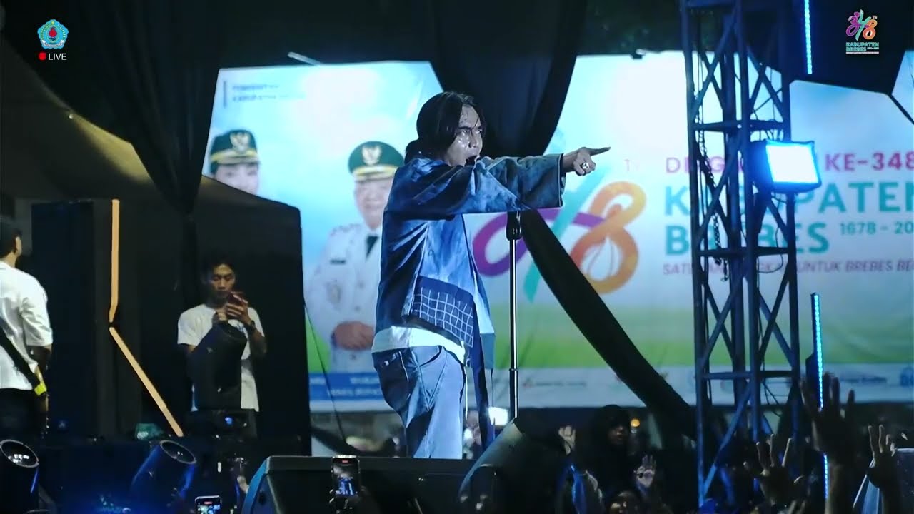 MOMEN IBU BUPATI BERPELUKAN - AKU TERJATUH  - CARLEI VAN HOSTEN -HUT BREBES KE 348- 2026