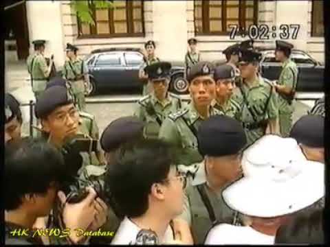 1991年國商破產事件，皇家香港警察溫和清場，一支警棍都未揮舞過民主政權與獨裁政權的分別 也是文明與野蠻的分別