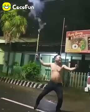 tahun baru terlucu main kembang api