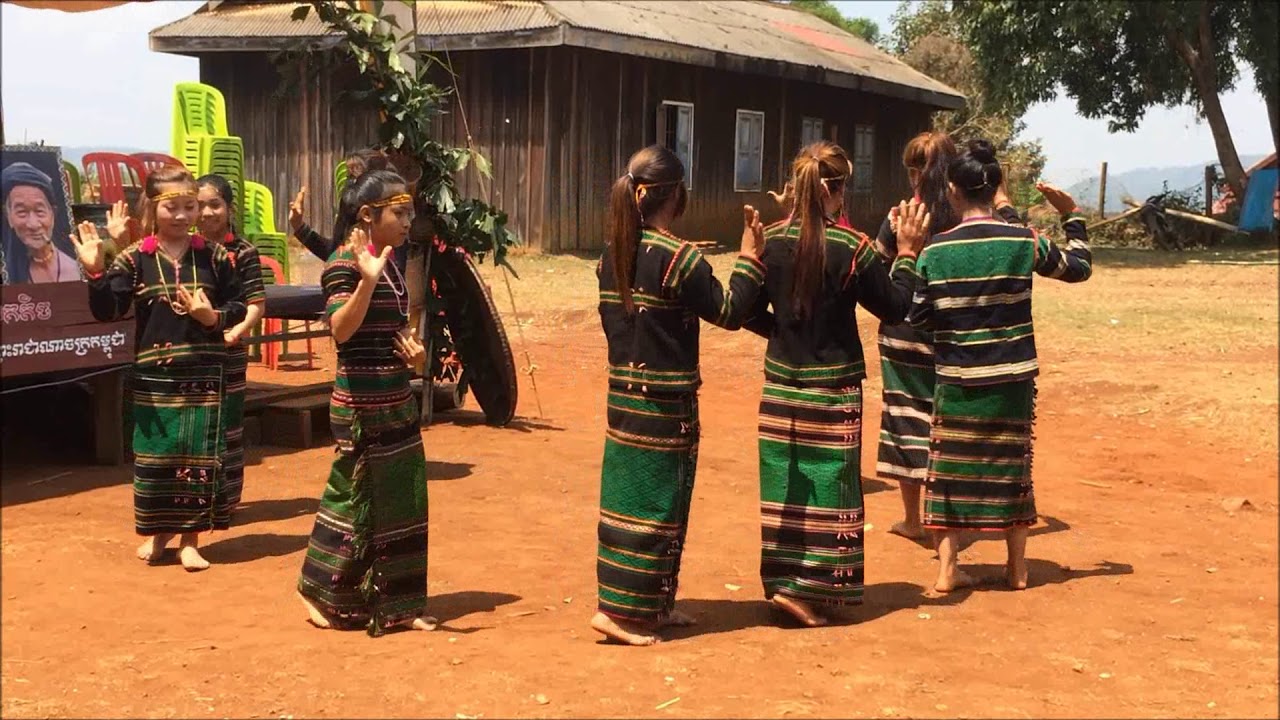 Bunong Tatavev dance group