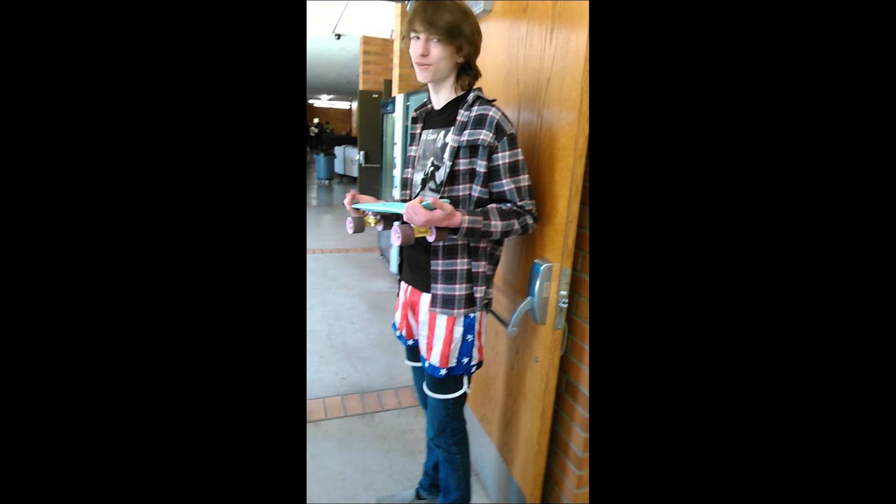 White boy screams at cop to arrest him