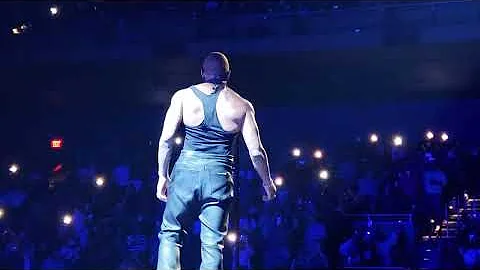 Usher Takes Off His Shirt: "Nice & Slow" - Dolby Live Las Vegas, NV 3/1/23