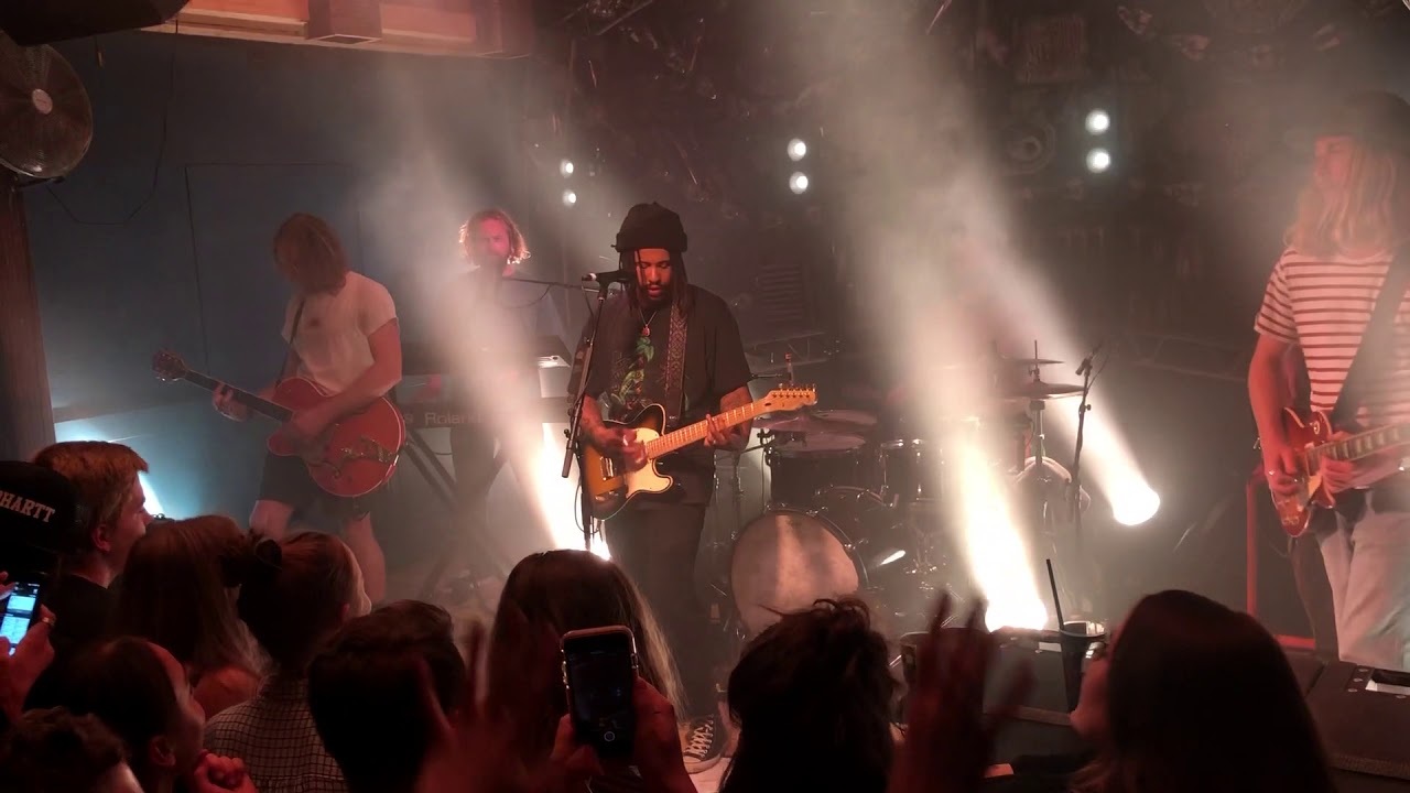 Yellow Mellow Ocean Alley (Live at Prague) YouTube