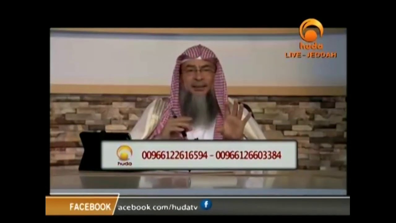 Why do Arabs misbehave in makkah by taking pictures and being racist to non Arabs | Sheikh Assim Al