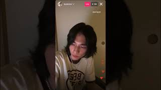 Hyunjin singing \