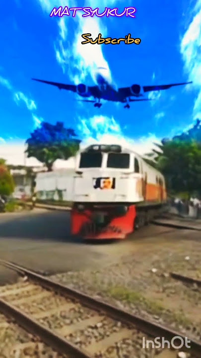 KERETA API DI IKUTI PESAWAT TERBANG  #shorts #train #keretaapiindonesi