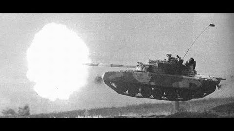 WARNO: T-80UD defeating a Leopard 2 tank and other Nato forces in a night fight!