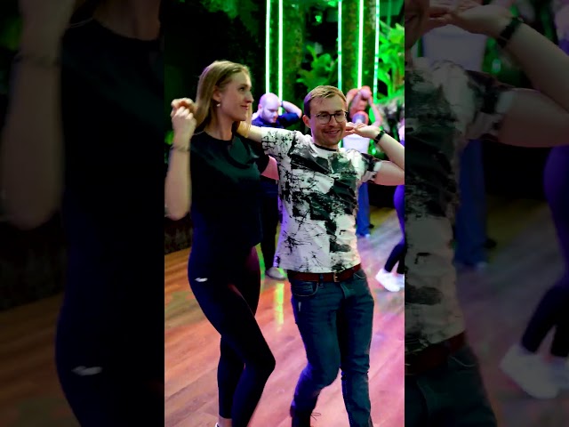 Die pure Lebensfreude! 💃🕺

Ein kleiner Einblick in die fantastische Stimmung unserer Salsa Stunden.😍

Hier wird gelac
