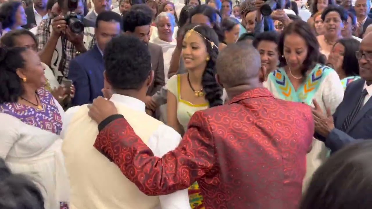 ይሁኔ በላይ በአብርሃም ወልዴ እና በማክዳ ኃ/ሚካኤል የመልስ ዝግጅት ላይ ተገኝቶ ሰርፕራይዝ አደረጋቸው!