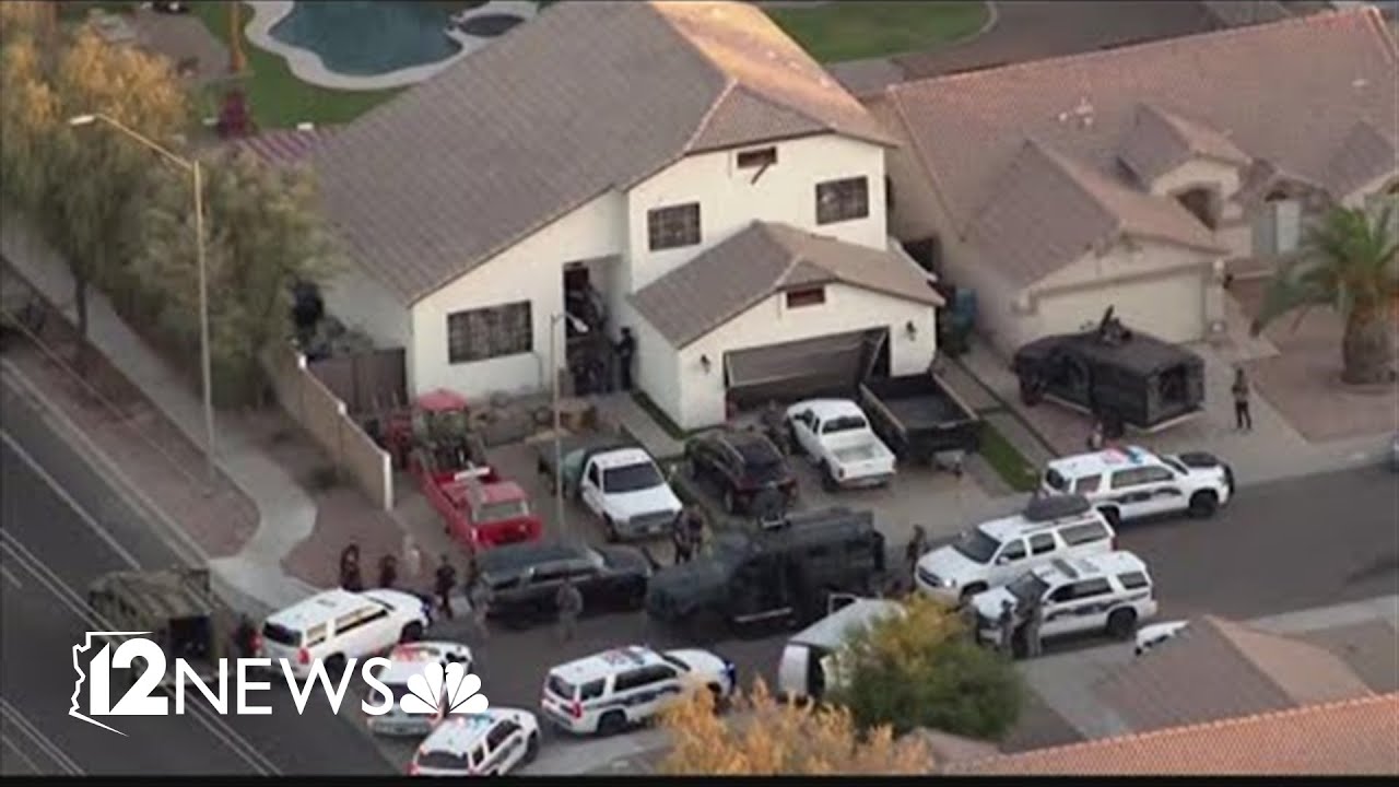Suspect accused of shooting at Phoenix police in custody after standoff ...