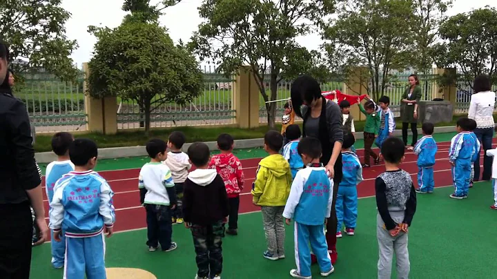 Kindergardeners in China Marching the Flag! - DayDayNews