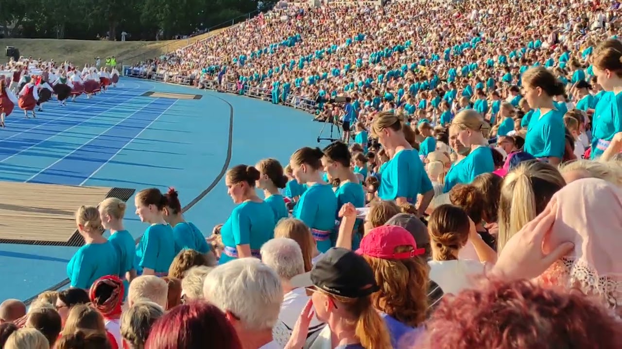 Sata , sata ! tants Elotähti M.Kalkun M.Saar , Noorte Laulu- ja Tantsupidu 30.06.2023. Tallinn Eesti