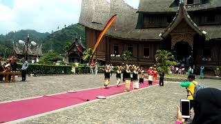 TARI MINANGKABAU DI  ISTANA PAGARUYUNG