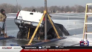 Truck recovered after falling through the ice on Lake Winnebago