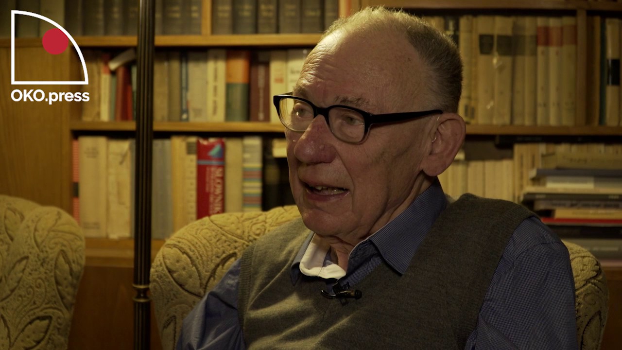 OKOpress prezentuje Profesor Michał Głowiński ogląda wiadomości. YouTube